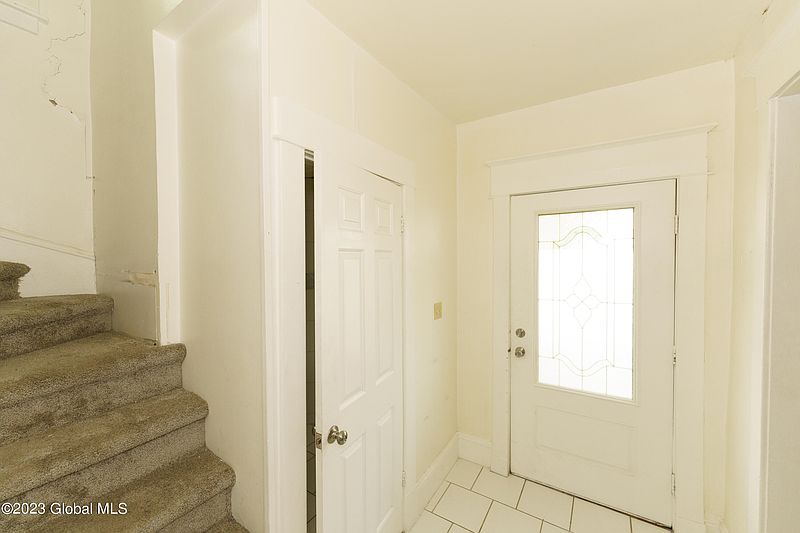 4th image of 1109 2nd Avenue