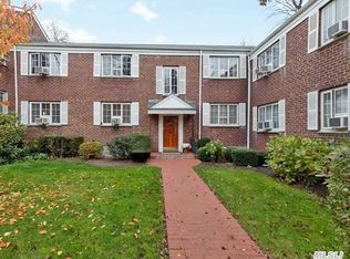 419 W Main St APT 98A, Huntington, NY 11743