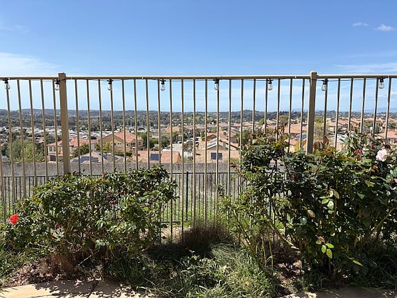 5th image of 1574 Loma Alta Dr