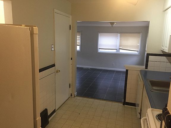 3rd image of 10113 Coburg Lands Dr