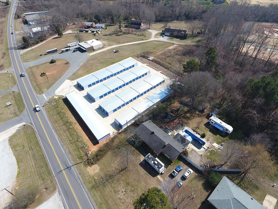 1st image of 920 Oakridge Farm Hwy
