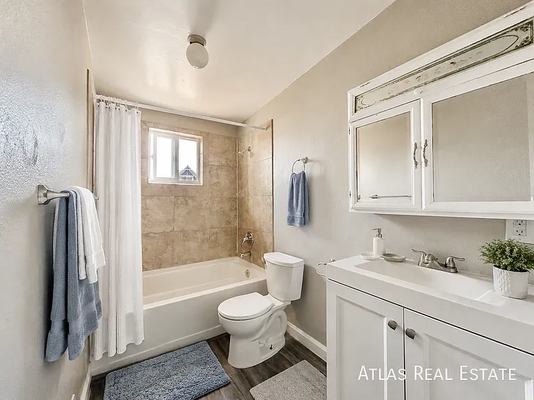 4425 N Elizabeth St — Photo 4