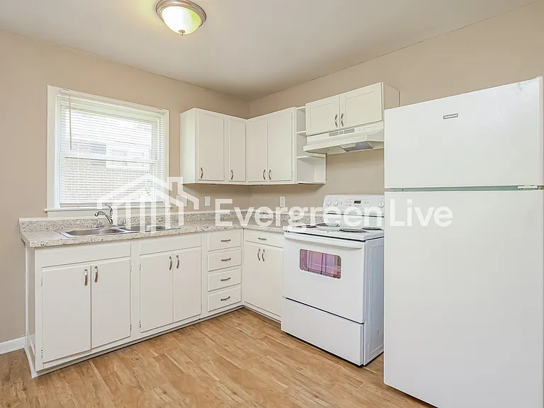 4207 Hampshire Dr — Photo 5