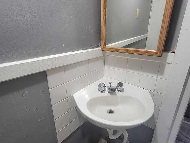 55 Cotter Ave — Photo 6