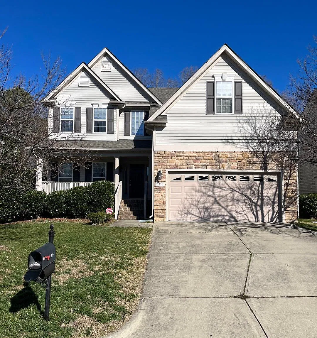5 bed, 3.0 bath, 2727 sqft, $2,995 — Photo 1