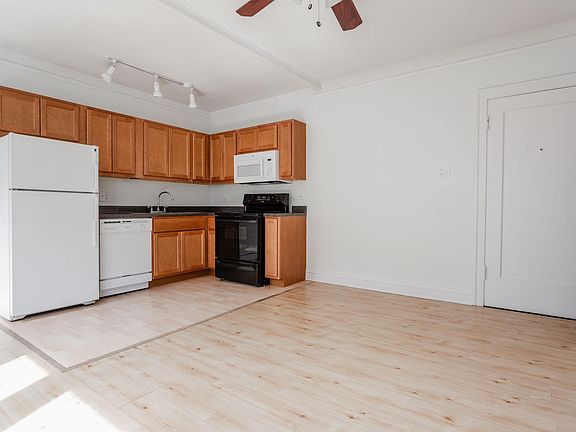 3rd image of 4405 N Clark St APT 3C