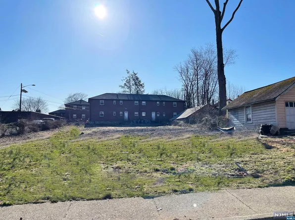 1387 Hill St, Teaneck, NJ 07666
