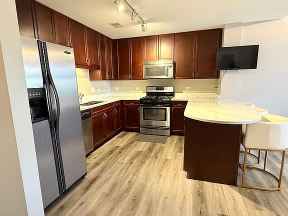 5th image of 1935 S Archer Ave APT 213