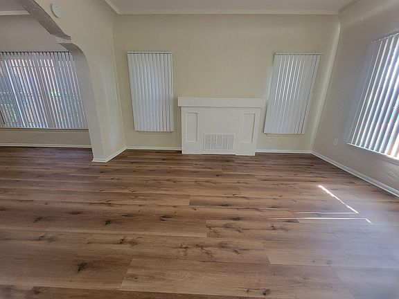 4th image of 2072 Chestnut Ave APT A