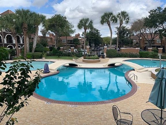 5th image of 2822 Briarhurst Dr APT 37