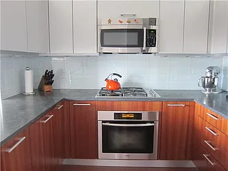 Rented by R New York
