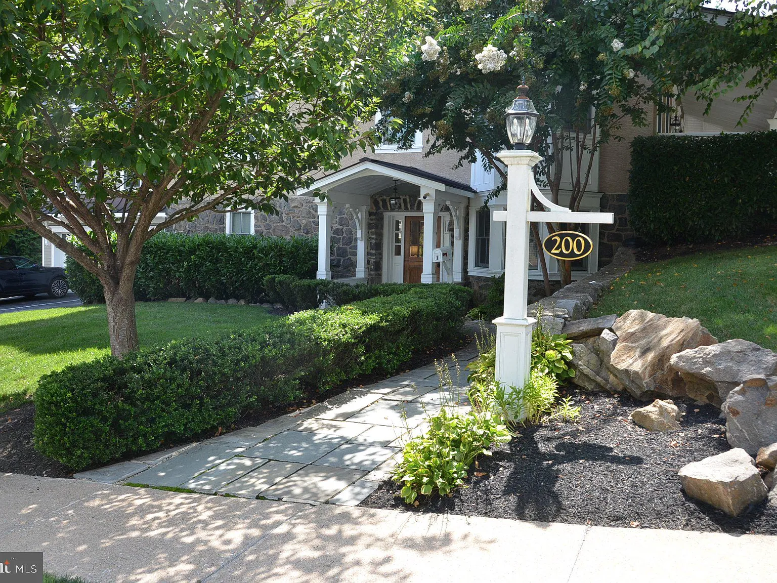 2 bed, 2.0 bath, 1270 sqft, $4,500 — Photo 1