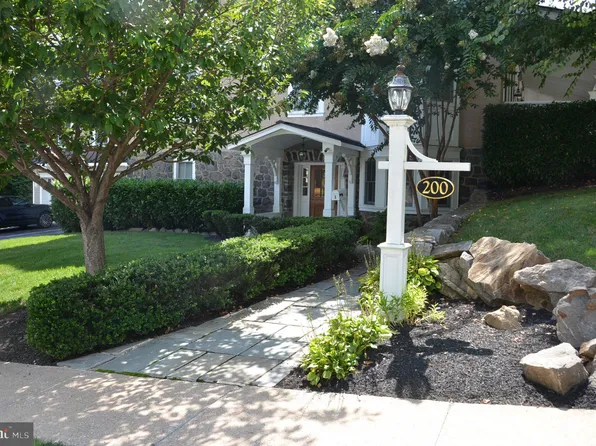 200 W Wayne Ave APT 1, Wayne, PA 19087