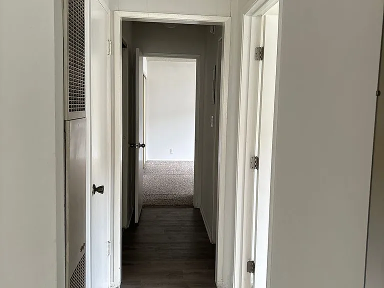 10558 Eastborne Ave — Photo 8