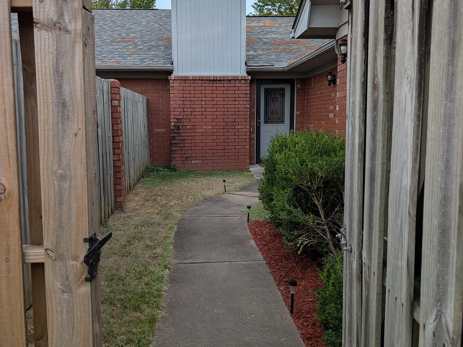 2 bed, 1054 sqft, $1,000 — Photo 2