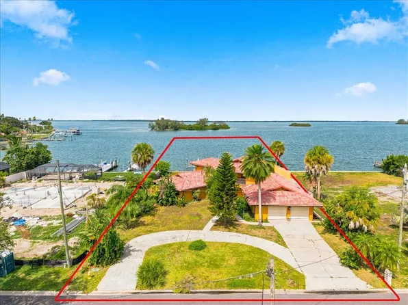 111 Shore Dr, Dunedin, FL 34698