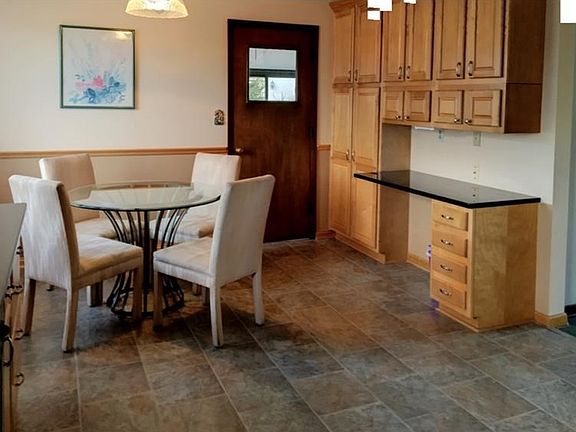 EAT-IN KITCHEN AND COMPUTER DESK AREA