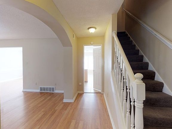 3rd image of 852 Tropicana Dr