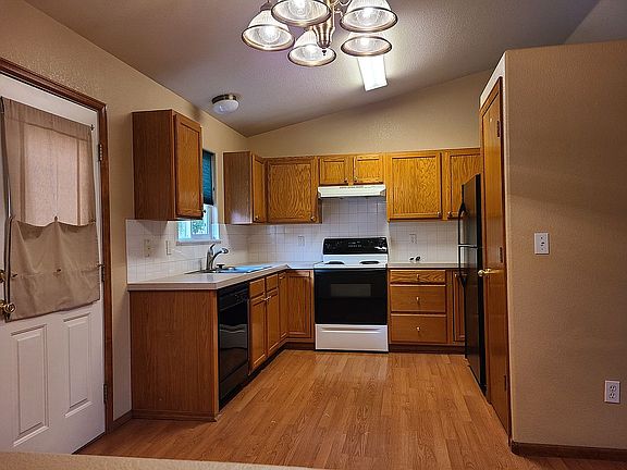 5th image of 485 Amethyst Ave
