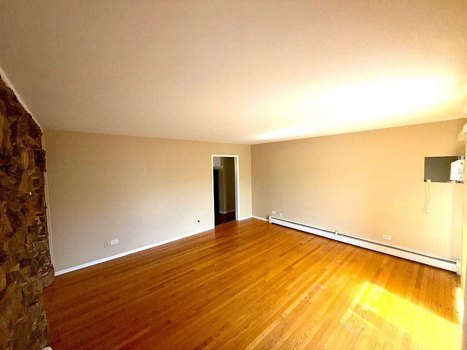 1st image of 9 Scotdale Rd APT 4