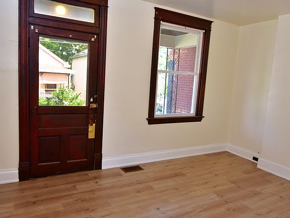 3rd image of 1281 Parkway Ave