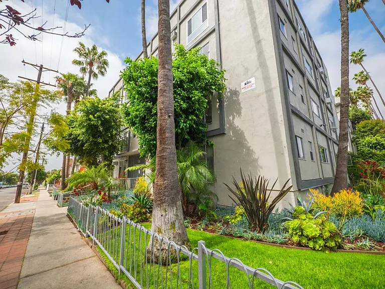 1815 N. Harvard Blvd — Photo 7