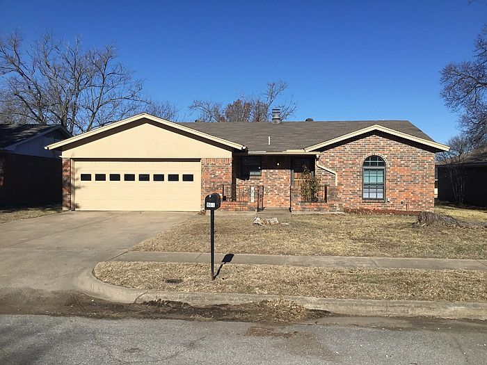 1st image of 801 N Lisa Ln