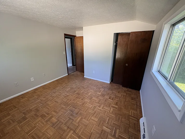 256 Monroe Dr — Photo 8