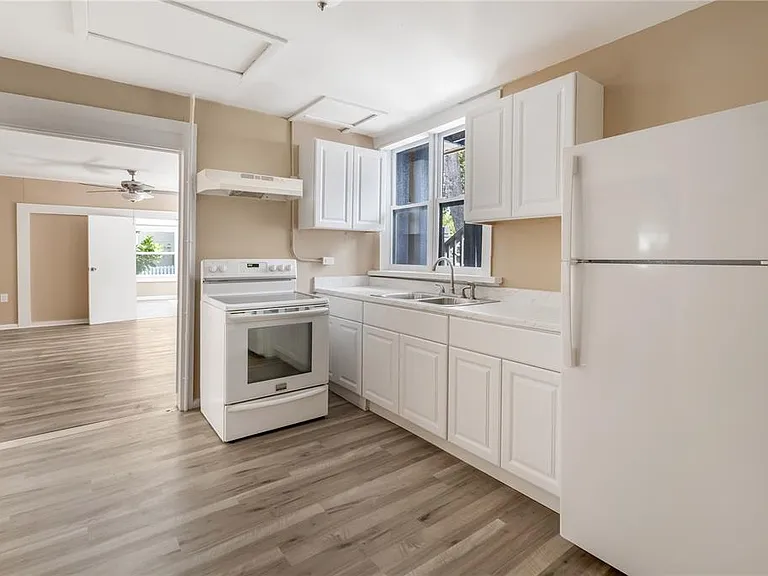 418 E Amelia Ave #A — Photo 16