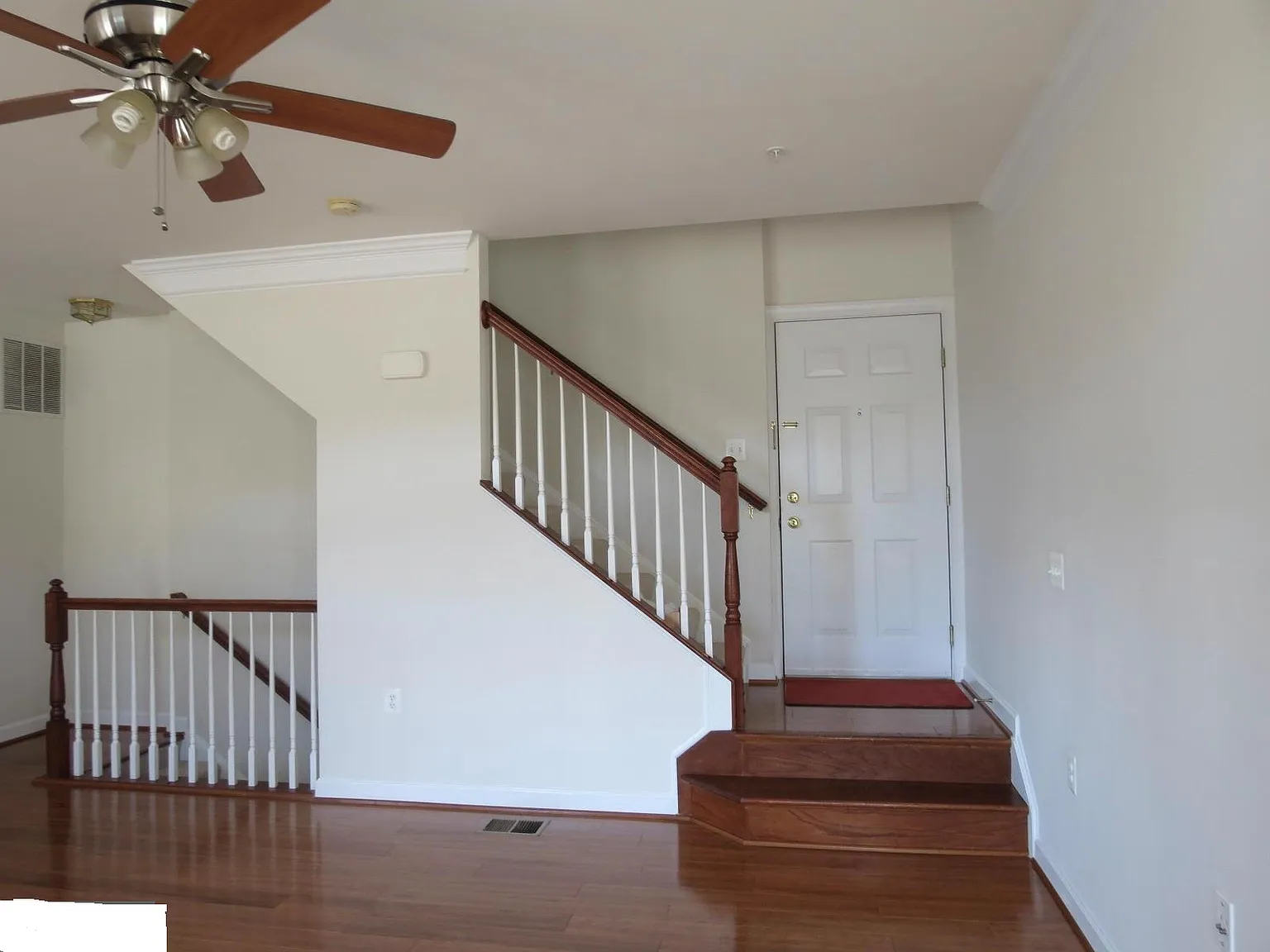 3 bed, 1690 sqft, $3,300 — Photo 2