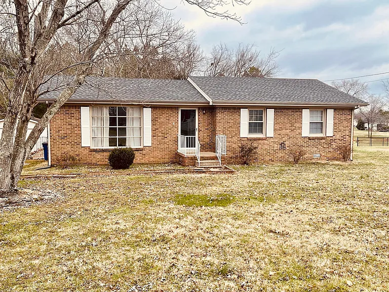 809 Brookhaven Cir — Photo 1