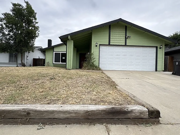1840 S Sundance St — Photo 1