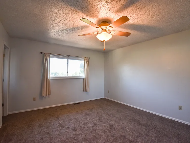 4925 Hackamore Dr N — Photo 16