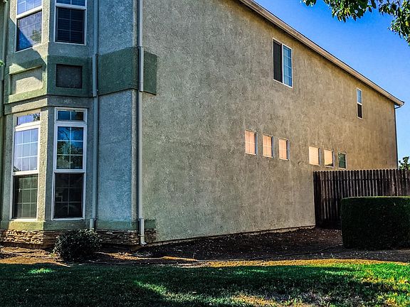 3rd image of 6927 Montauban Ave