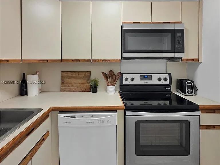 800 West Ave #337 — Photo 4