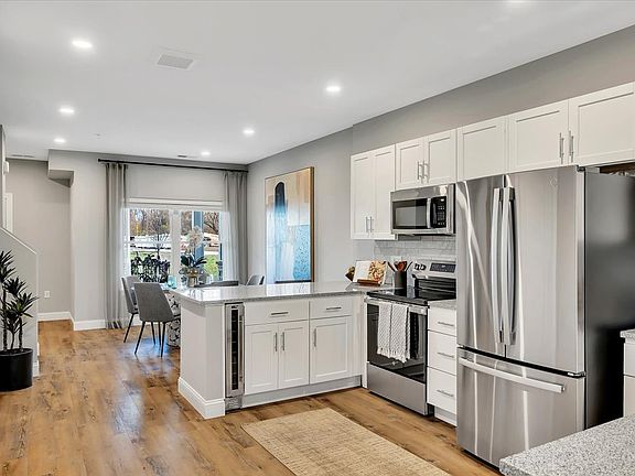 5th image of 1000 Zenith Ln #1102