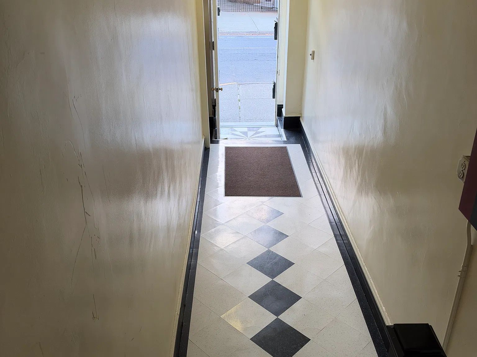 1 bed, 950 sqft, $1,700 — Photo 4