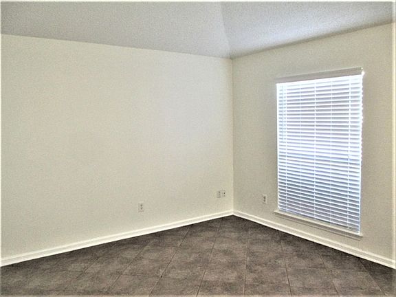 4th image of 2508 Glenfield Dr