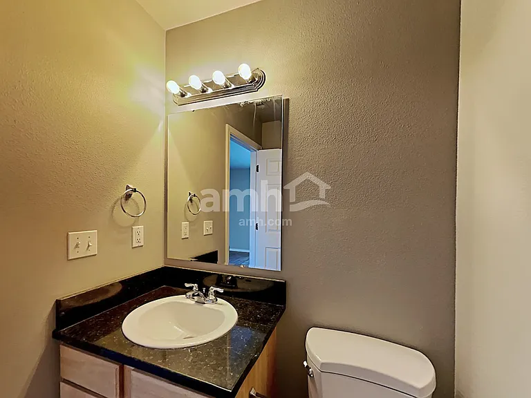 1038 N Cambrick Dr — Photo 7