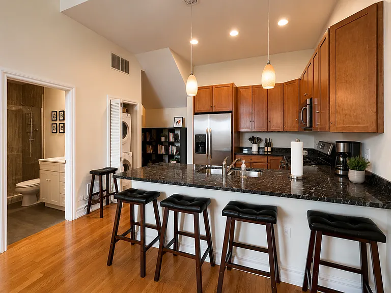 1470 W Carmen Ave #104 — Photo 3