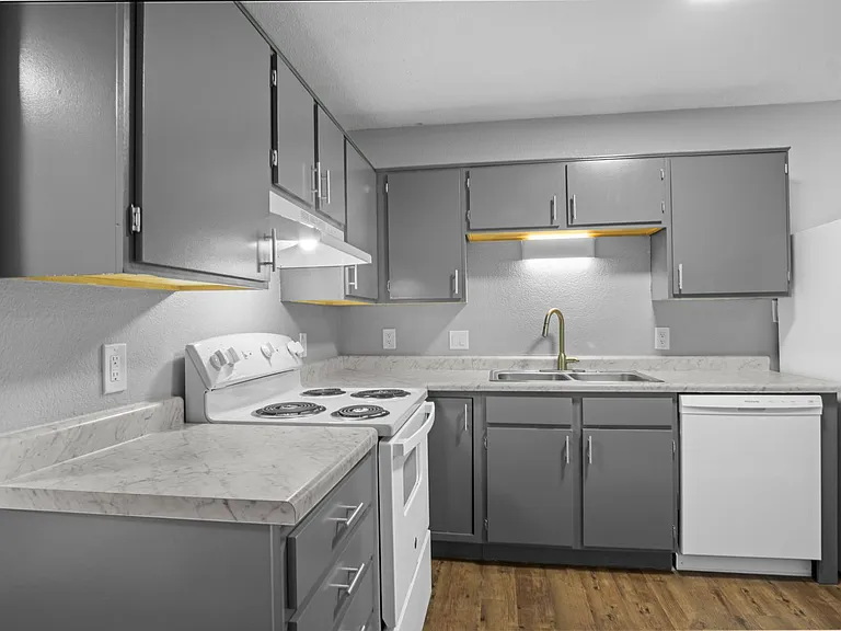Callaway Villa Apartments — Photo 27
