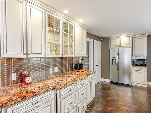 Ample Cabinet Space