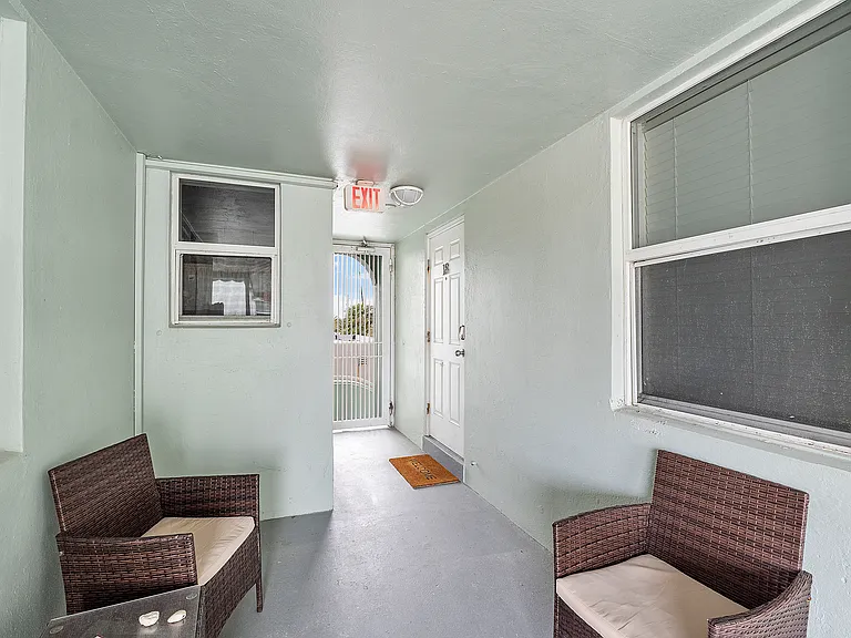 1901 N Surf Rd — Photo 18