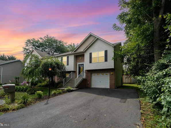 840 Logan Ln, Hanover, PA 17331