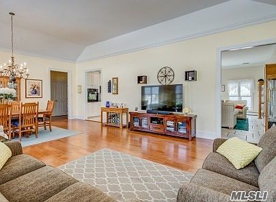 4th image of 140 Hampton Blvd