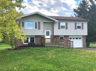 4216 New Rd, Williamson, NY 14589