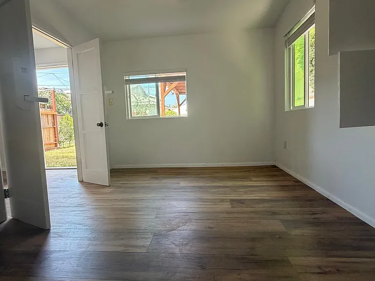 2415 Cabrillo Ave — Photo 8