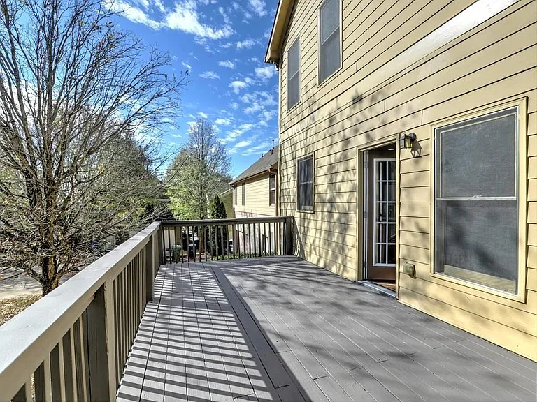 975 Odessa Dr NW — Photo 40