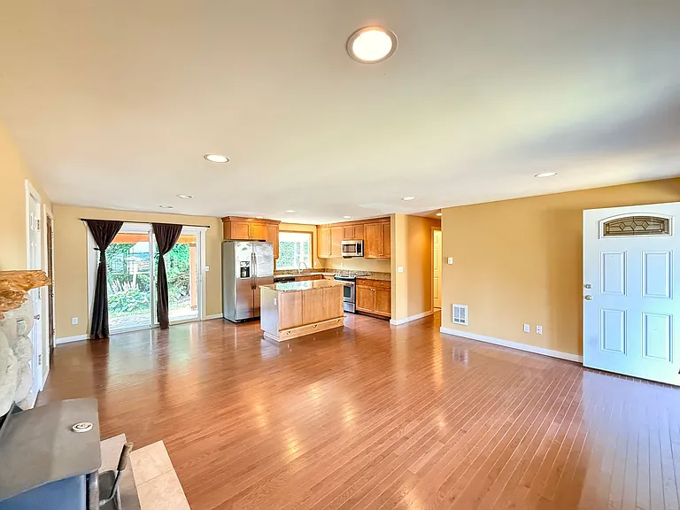 6222 Bluff Pl — Photo 3