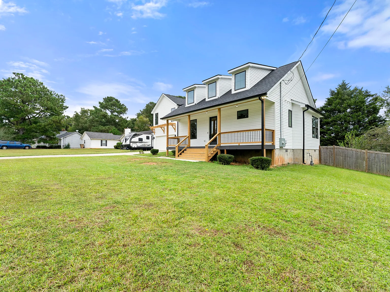 4 bed, 2.5 bath, 2000 sqft, $2,500 — Photo 2